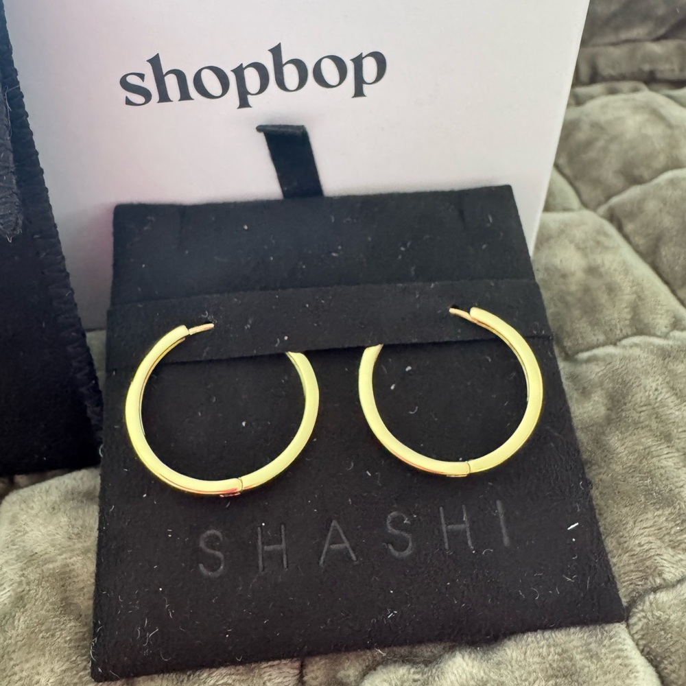 Shashi Timeless Hoops